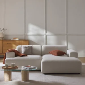 MELVA 3-seater corner sofa in corduroy fabric with rounded edges, wide armrests, and deep seat. Cloud-like design crafted in Europe with FSC®-certified wood. Corner section on the right side when facing the sofa